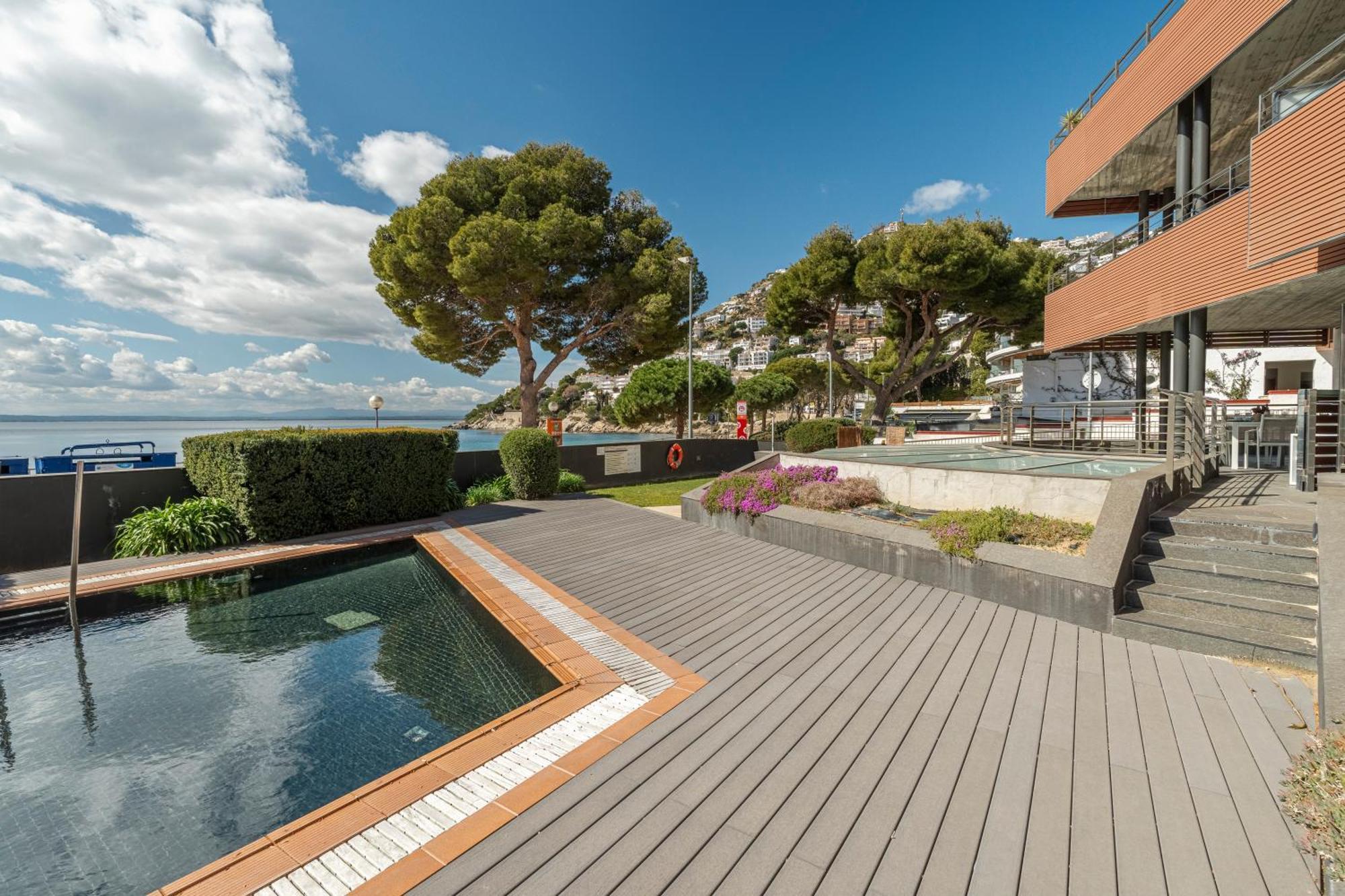 Apartamento Con Gran Terraza Delante Del Mar Rosas Exterior foto